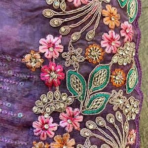Designer label floral and sequin purple Saree w/ matching unstitched blouse!!